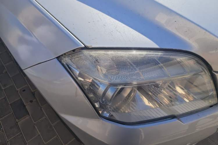 Used Mercedes-Benz GLK-Class 2011 GLK 300 4MATIC Fashion Model Right Front Headlight