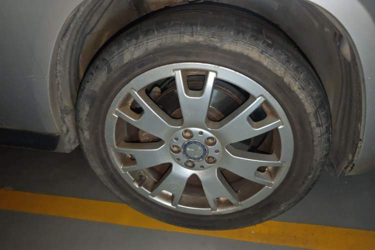 Used Mercedes-Benz GLK-Class 2011 GLK 300 4MATIC Dynamic Model Right Front Wheel Hub