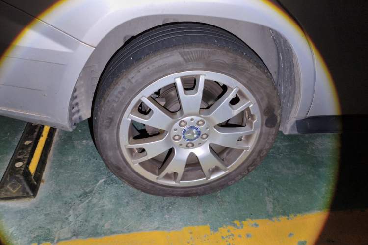 Used Mercedes-Benz GLK-Class 2011 GLK 300 4MATIC Fashion Model Right Front Wheel Hub