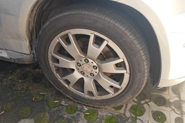 Used Mercedes-Benz GLK-Class 2011 GLK 300 4MATIC Fashion Model Right Front Wheel Hub