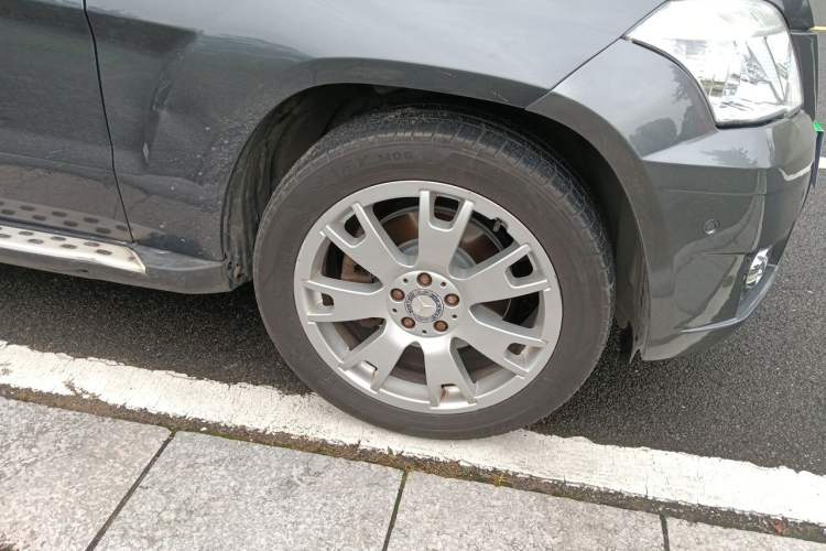 Used Mercedes-Benz GLK-Class 2011 GLK 300 4MATIC Fashion Model Right Front Wheel Hub