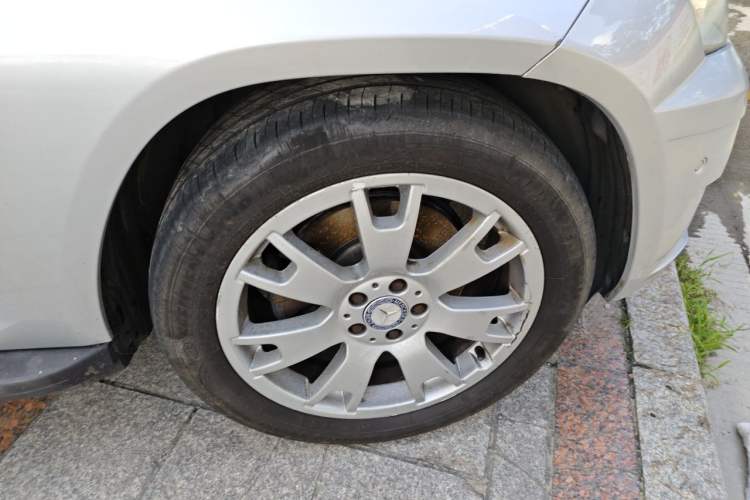 Used Mercedes-Benz GLK-Class 2011 GLK 300 4MATIC Fashion Model Right Front Wheel Hub
