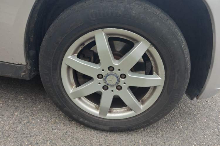 Used Mercedes-Benz GLK-Class 2011 GLK 300 4MATIC Dynamic Model Right Front Wheel Hub