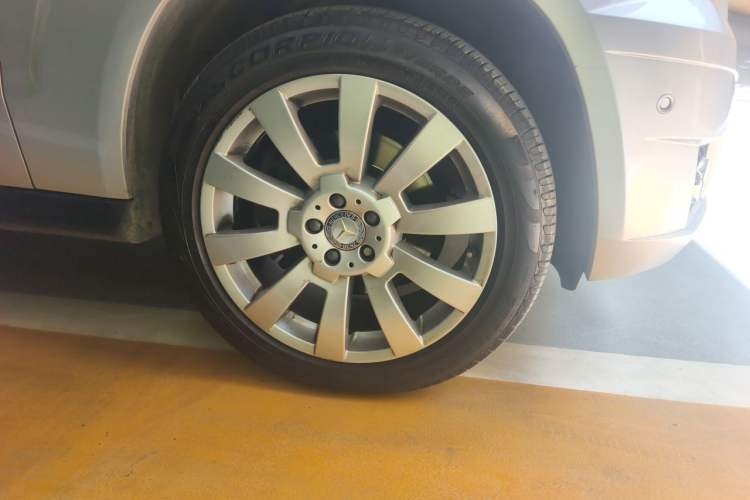 Used Mercedes-Benz GLK-Class 2011 GLK 300 4MATIC Dynamic Model Right Front Wheel Hub