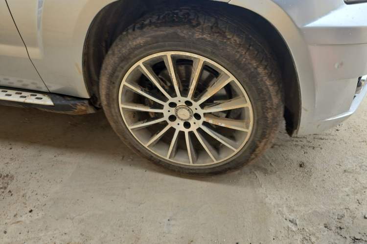 Used Mercedes-Benz GLK-Class 2011 GLK 300 4MATIC Fashion Model Right Front Wheel Hub