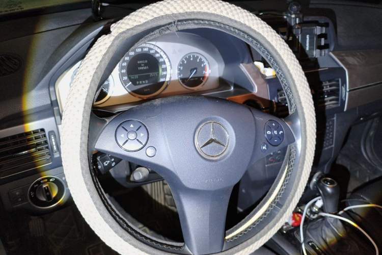 Used Mercedes-Benz GLK-Class 2011 GLK 300 4MATIC Fashion Model Steering Wheel