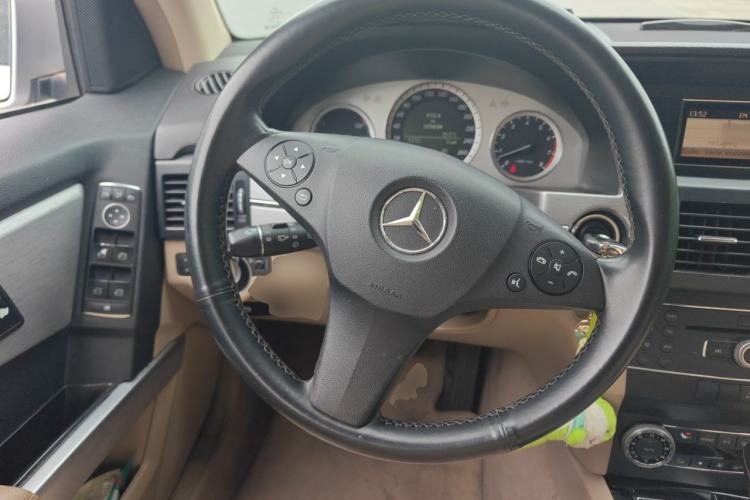 Used Mercedes-Benz GLK-Class 2011 GLK 300 4MATIC Dynamic Model Steering Wheel