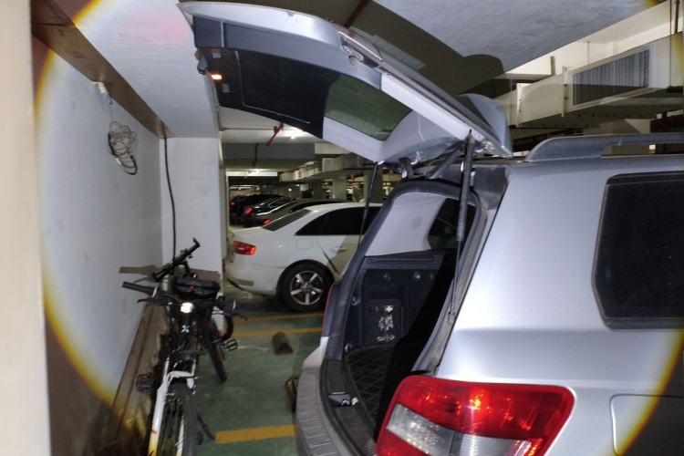 Used Mercedes-Benz GLK-Class 2011 GLK 300 4MATIC Fashion Model Trunk