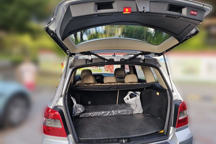 Used Mercedes-Benz GLK-Class 2011 GLK 300 4MATIC Fashion Model Trunk