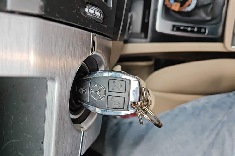 Used Mercedes-Benz GLK-Class 2011 GLK 300 4MATIC Dynamic Model Vehicle Key