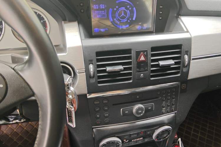 Used Mercedes-Benz GLK-Class 2011 GLK 300 4MATIC Dynamic Model Audio And AC Panel