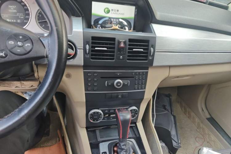 Used Mercedes-Benz GLK-Class 2011 GLK 300 4MATIC Luxury Model Audio And AC Panel