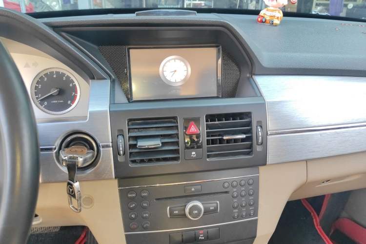 Used Mercedes-Benz GLK-Class 2011 GLK 300 4MATIC Dynamic Model Audio And AC Panel