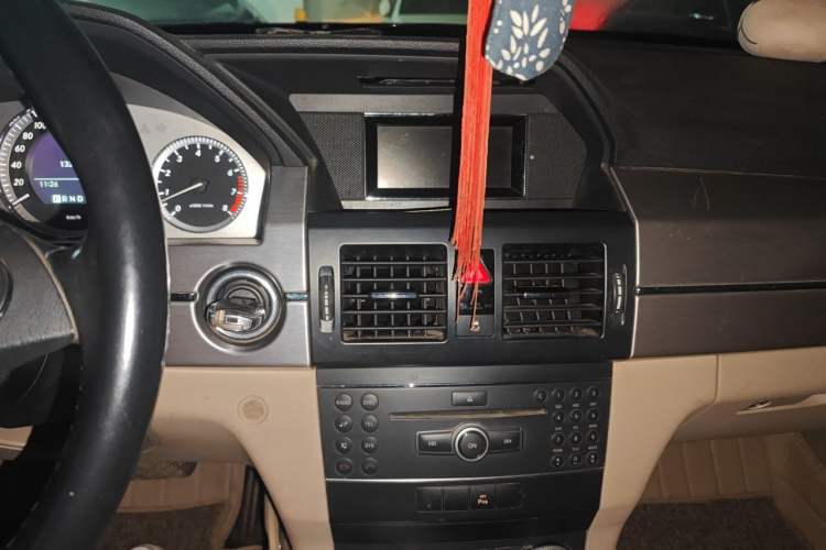 Used Mercedes-Benz GLK-Class 2011 GLK 300 4MATIC Dynamic Model Audio And AC Panel