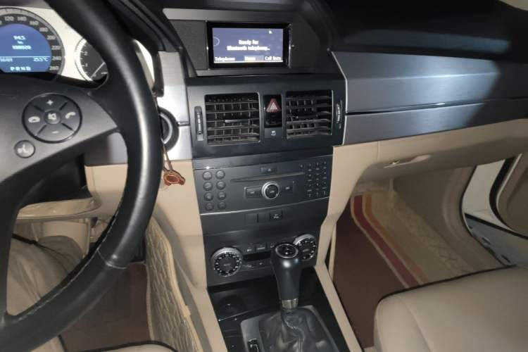 Used Mercedes-Benz GLK-Class 2011 GLK 300 4MATIC Luxury Model Audio And AC Panel