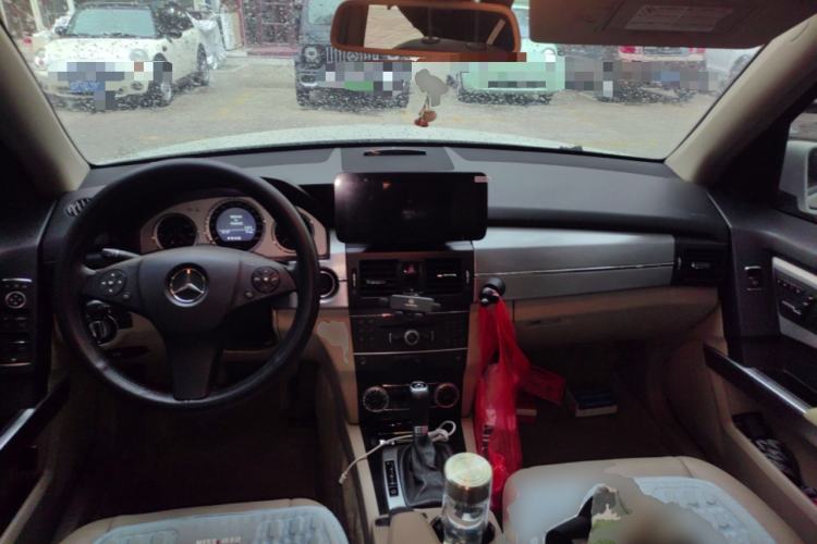 Used Mercedes-Benz GLK-Class 2011 GLK 300 4MATIC Dynamic Model Center Console