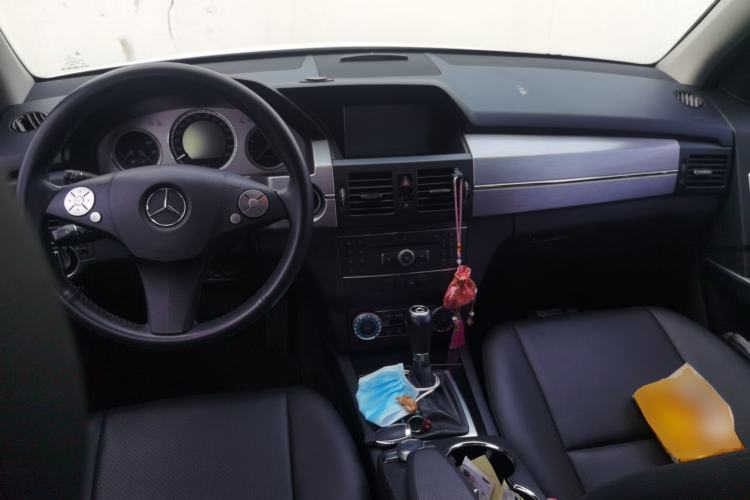 Used Mercedes-Benz GLK-Class 2011 GLK 300 4MATIC Fashion Model Center Console