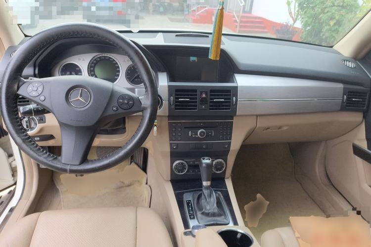 Used Mercedes-Benz GLK-Class 2011 GLK 300 4MATIC Fashion Model Center Console