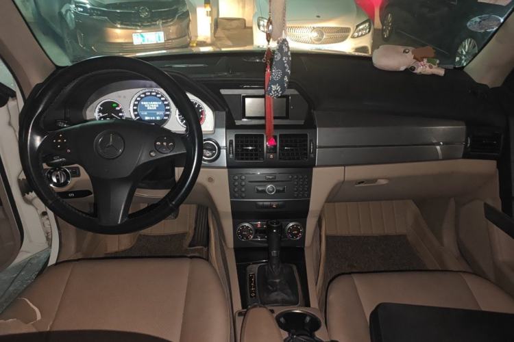 Used Mercedes-Benz GLK-Class 2011 GLK 300 4MATIC Dynamic Model Center Console