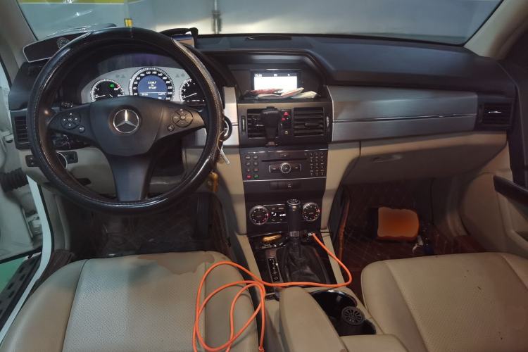 Used Mercedes-Benz GLK-Class 2011 GLK 300 4MATIC Dynamic Model Center Console
