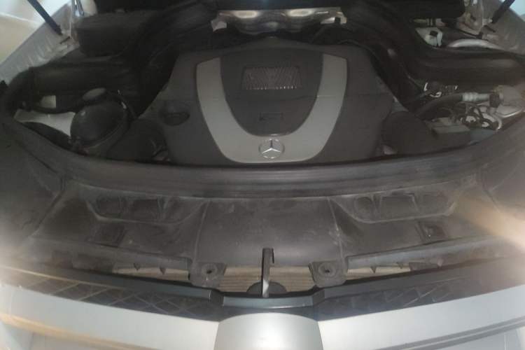 Used Mercedes-Benz GLK-Class 2011 GLK 300 4MATIC Fashion Model Engine Bay