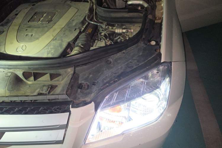 Used Mercedes-Benz GLK-Class 2011 GLK 300 4MATIC Dynamic Model Engine Bay Left