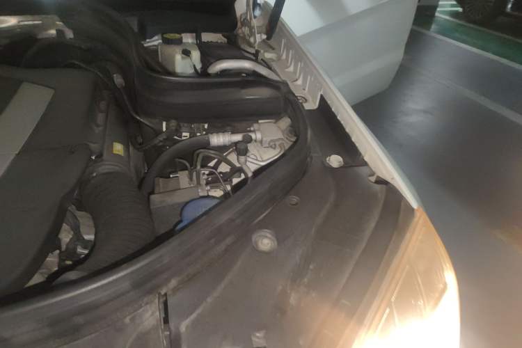 Used Mercedes-Benz GLK-Class 2011 GLK 300 4MATIC Fashion Model Engine Bay Left