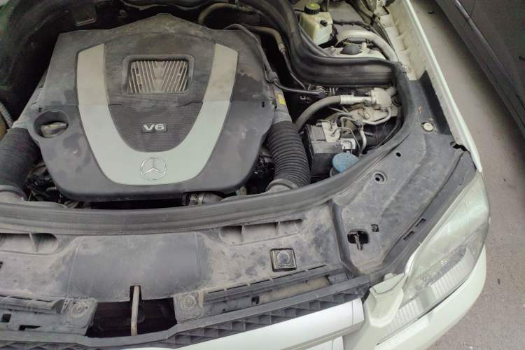 Used Mercedes-Benz GLK-Class 2011 GLK 300 4MATIC Dynamic Model Engine Bay Left