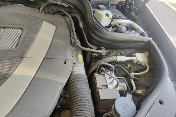 Used Mercedes-Benz GLK-Class 2011 GLK 300 4MATIC Luxury Model Engine Bay Left