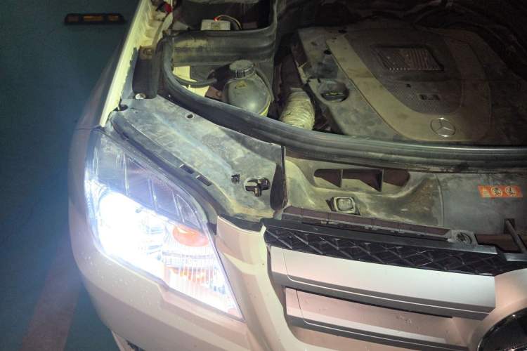 Used Mercedes-Benz GLK-Class 2011 GLK 300 4MATIC Dynamic Model Engine Bay Right