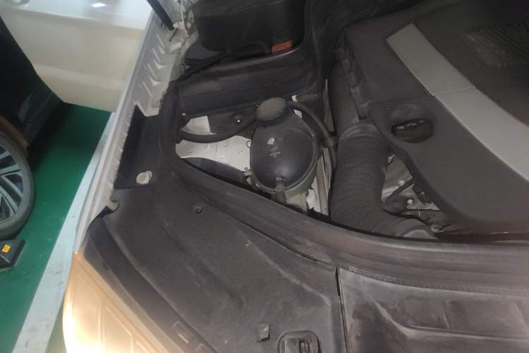 Used Mercedes-Benz GLK-Class 2011 GLK 300 4MATIC Fashion Model Engine Bay Right