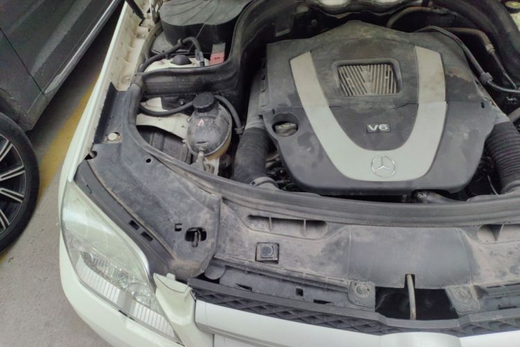Used Mercedes-Benz GLK-Class 2011 GLK 300 4MATIC Dynamic Model Engine Bay Right