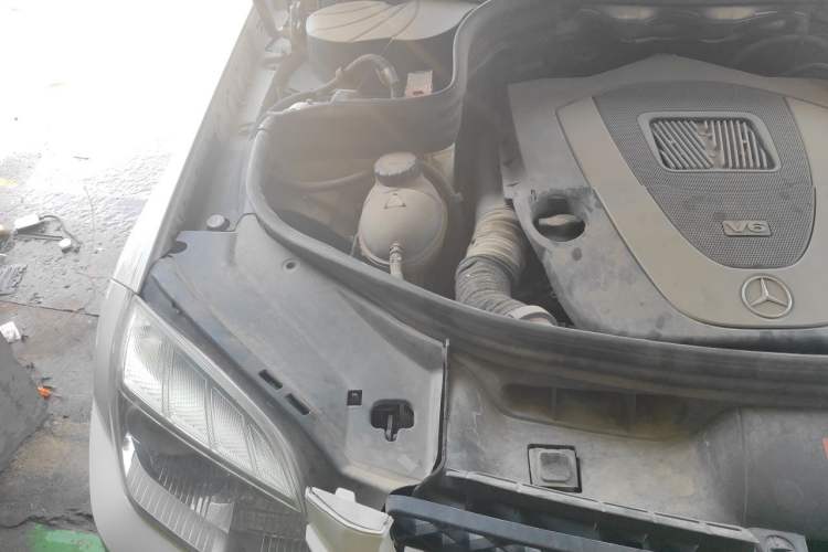 Used Mercedes-Benz GLK-Class 2011 GLK 300 4MATIC Dynamic Model Engine Bay Right