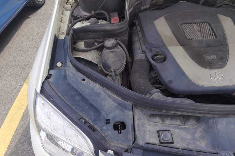 Used Mercedes-Benz GLK-Class 2011 GLK 300 4MATIC Fashion Model Engine Bay Right