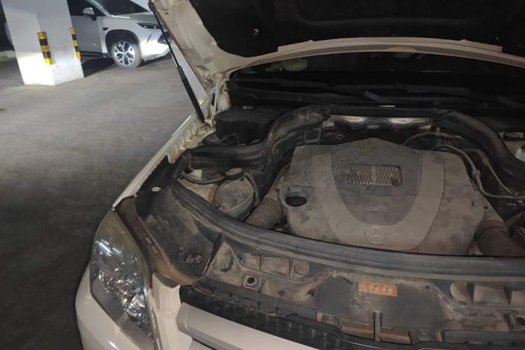 Used Mercedes-Benz GLK-Class 2011 GLK 300 4MATIC Dynamic Model Engine Bay Right