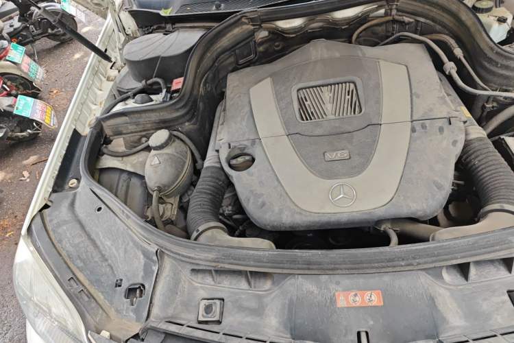 Used Mercedes-Benz GLK-Class 2011 GLK 300 4MATIC Fashion Model Engine Bay Right
