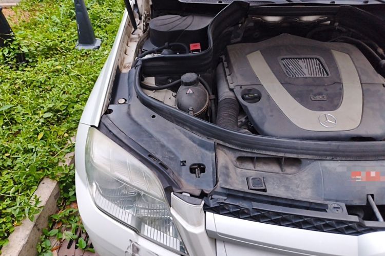 Used Mercedes-Benz GLK-Class 2011 GLK 300 4MATIC Dynamic Model Engine Bay Right