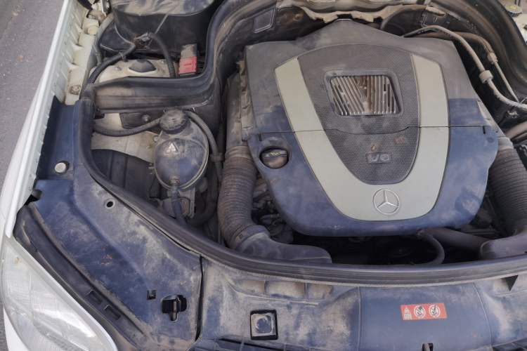 Used Mercedes-Benz GLK-Class 2011 GLK 300 4MATIC Fashion Model Engine Bay Right