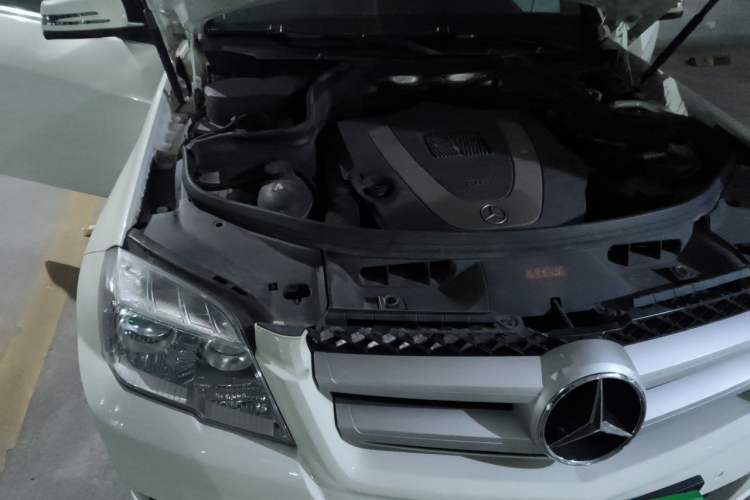 Used Mercedes-Benz GLK-Class 2011 GLK 300 4MATIC Luxury Model Engine Bay Right