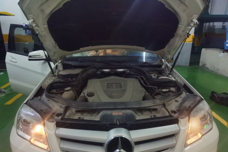 Used Mercedes-Benz GLK-Class 2011 GLK 300 4MATIC Dynamic Model Engine Bay