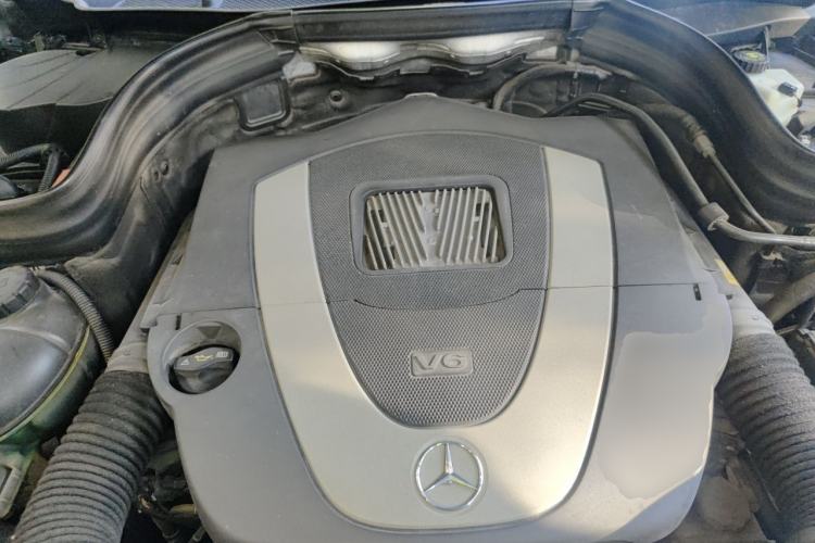 Used Mercedes-Benz GLK-Class 2011 GLK 300 4MATIC Luxury Model Engine Bay