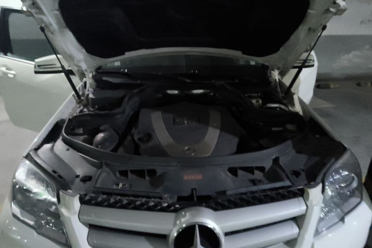 Used Mercedes-Benz GLK-Class 2011 GLK 300 4MATIC Luxury Model Engine Bay