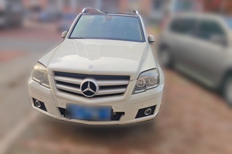 Used Mercedes-Benz GLK-Class 2011 GLK 300 4MATIC Luxury Model Front Right 45 Deg