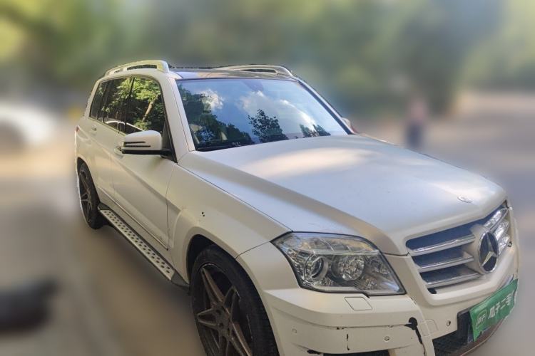 Used Mercedes-Benz GLK-Class 2011 GLK 300 4MATIC Luxury Model Front Right 45 Deg