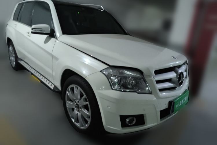 Used Mercedes-Benz GLK-Class 2011 GLK 300 4MATIC Luxury Model Front Right 45 Deg