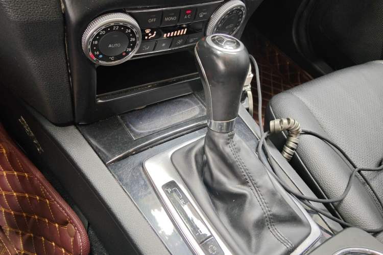 Used Mercedes-Benz GLK-Class 2011 GLK 300 4MATIC Dynamic Model Gear Lever