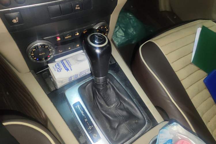 Used Mercedes-Benz GLK-Class 2011 GLK 300 4MATIC Fashion Model Gear Lever