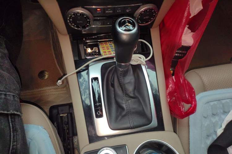 Used Mercedes-Benz GLK-Class 2011 GLK 300 4MATIC Dynamic Model Gear Lever
