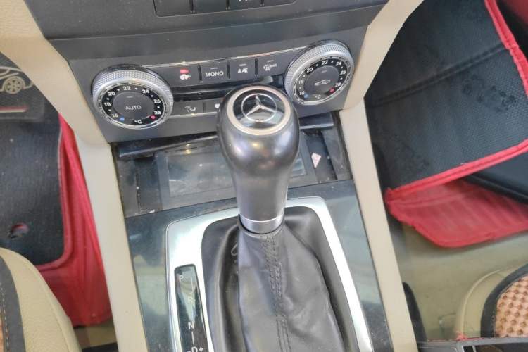 Used Mercedes-Benz GLK-Class 2011 GLK 300 4MATIC Dynamic Model Gear Lever
