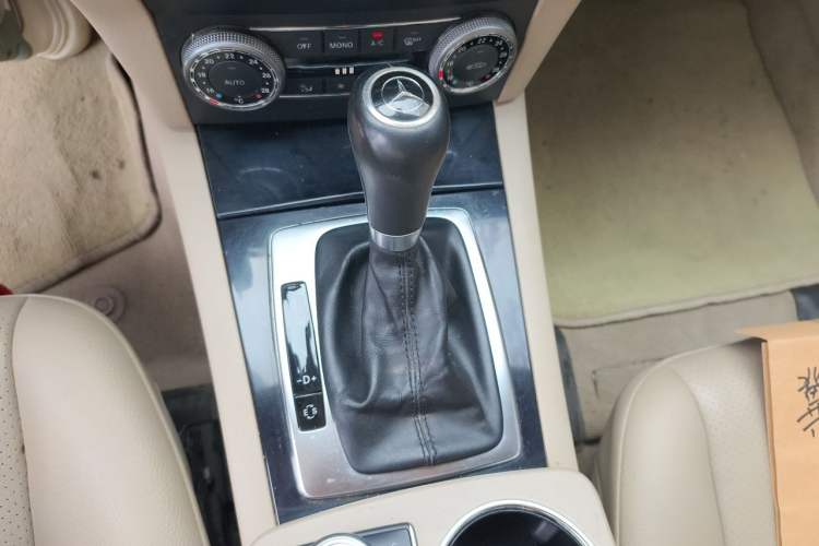 Used Mercedes-Benz GLK-Class 2011 GLK 300 4MATIC Fashion Model Gear Lever